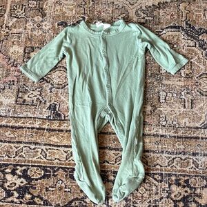 Kyte BABY snap footie in a matcha colour (newborn)